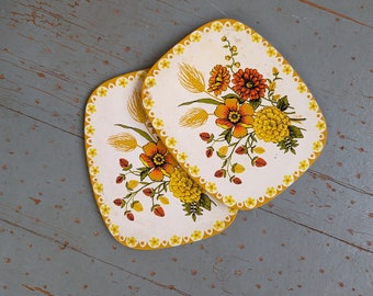 Vintage flower hot plate set of two