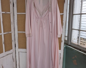 Vintage Vanity Fair pink nylon and lace nightgown and robe