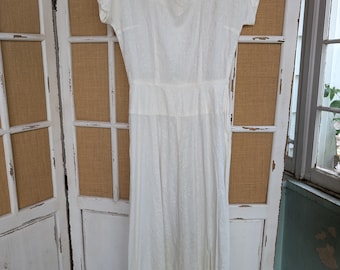 Vintage white jacard 40s dress