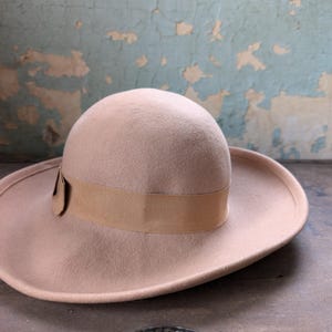 Vintage Betmar NY Cream Ivory Wool Felt Cloche Bowler Hat Brown Ribbon Bow Vintage Betmar Wool Felt Bowler Derby Hat Cream Ivory USA w  main image 4