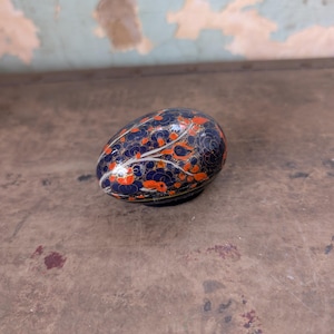 Vintage lacquered paper mache trinket box