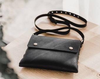 Black leather Crossbody handbag, leather shoulder bag, crazy horse leather