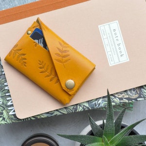 Cartera de piel amarilla, cartera de piel personalizada, cartera botánica, cartera de hombre, cartera de mujer