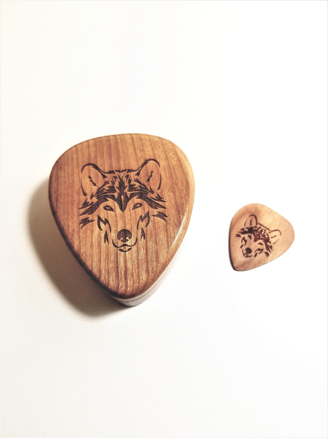 Personalized Wolf Pick Box and Pick Custom Guitar Pick Case Etsy
