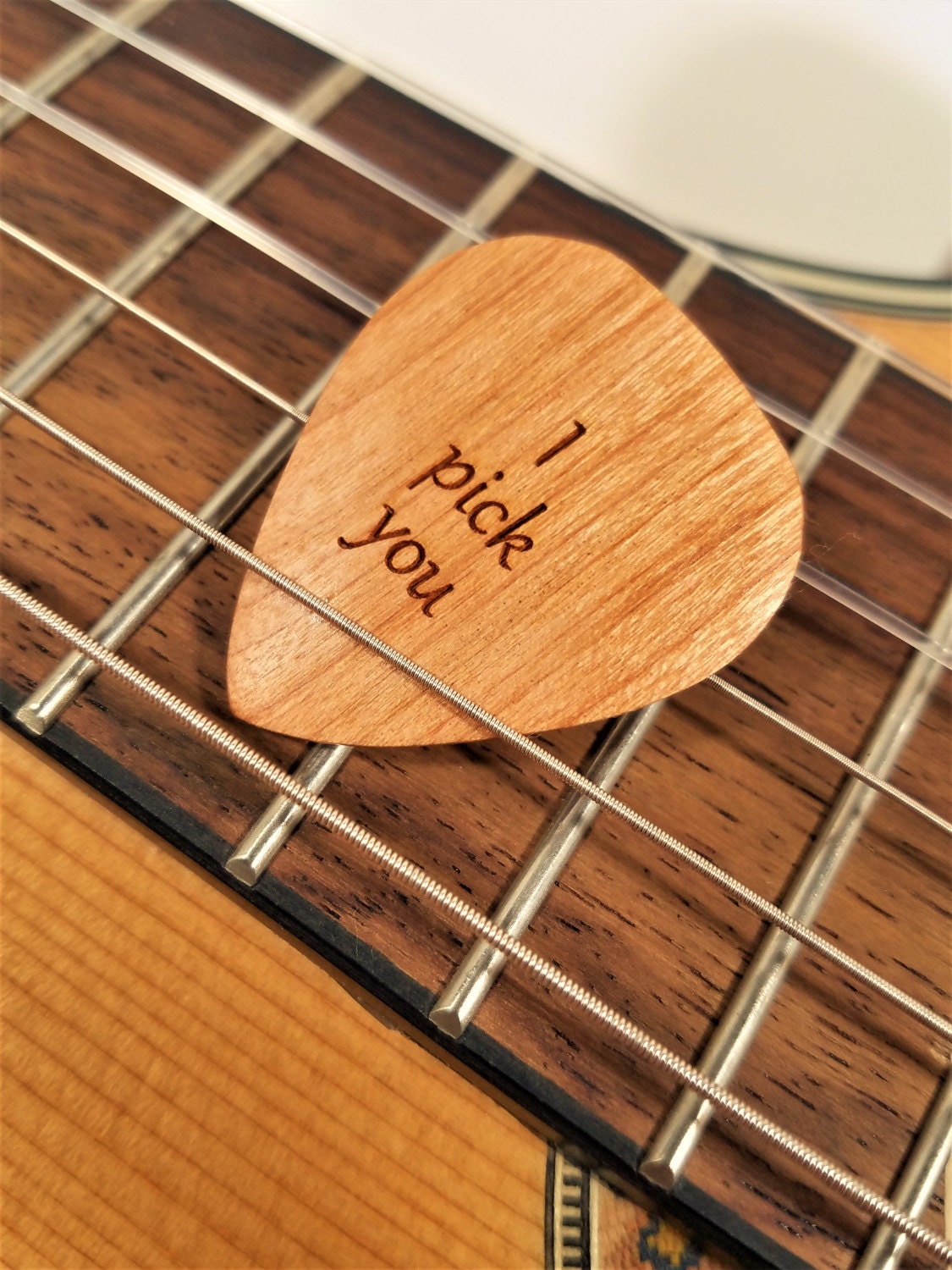 I pick you guitar pick deals