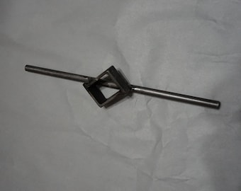 Railroad spike twisting tool