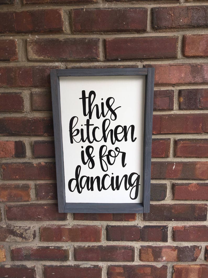 This Kitchen Is For Dancing Schriftzug