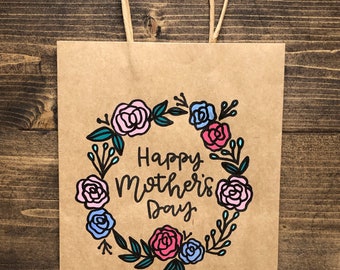 Mother’s Day gift bag- Happy Mother’s Day bag- hand lettered gift bag- Mother’s Day gift- gift for mom- gift bag- Mother’s Day card