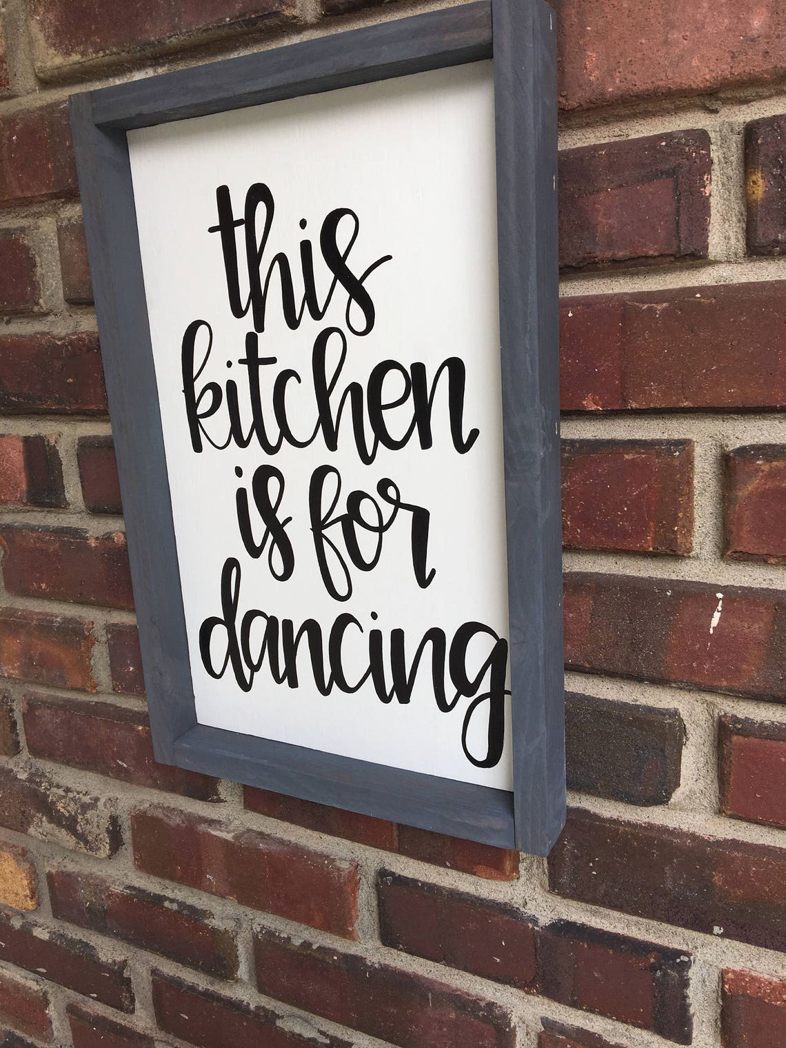 This Kitchen Is For Dancing Schriftzug