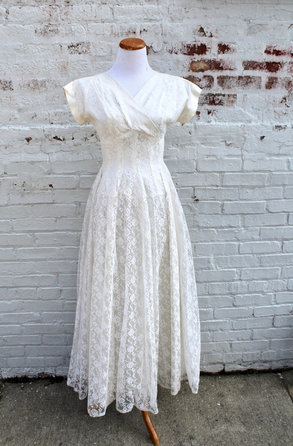 Vintage 1950s Lace Wedding Dress