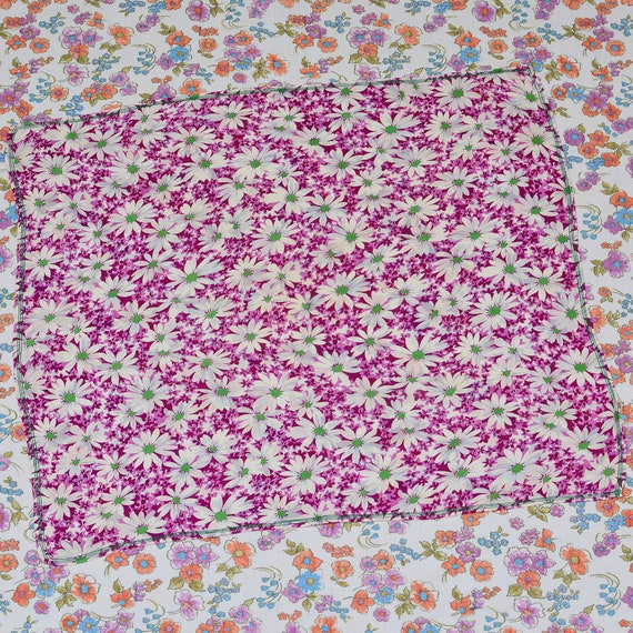 DAISY PRINT SCARF 40s vintage Cold Rayon purple w… - image 2