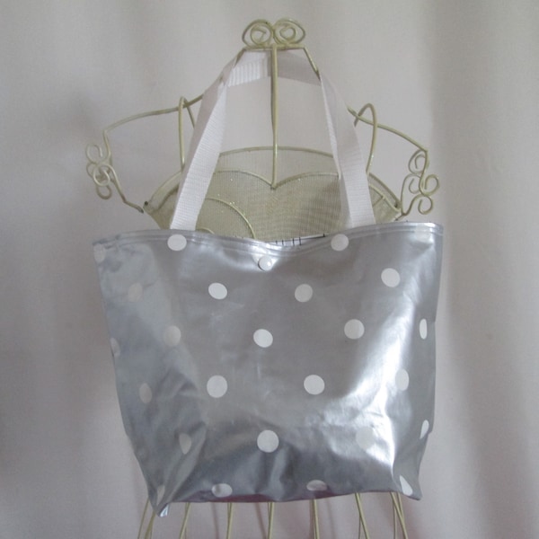 sac cabas  en toile cirée argentée à pois blanc  petit modèle