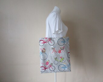 Tote bag, sac, en tissu de couleur beige avec des vélos multicolore