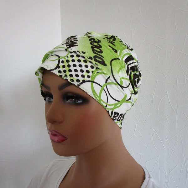 Bonnet chimio, toque, turban, foulard femme en jersey de couleur écrue, vert anis et marron à fleurs