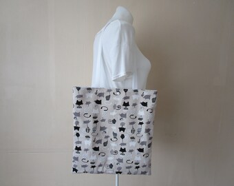 Tote bag, sac, en tissu de couleur beige avec chats originaux noirs, gris et blancs
