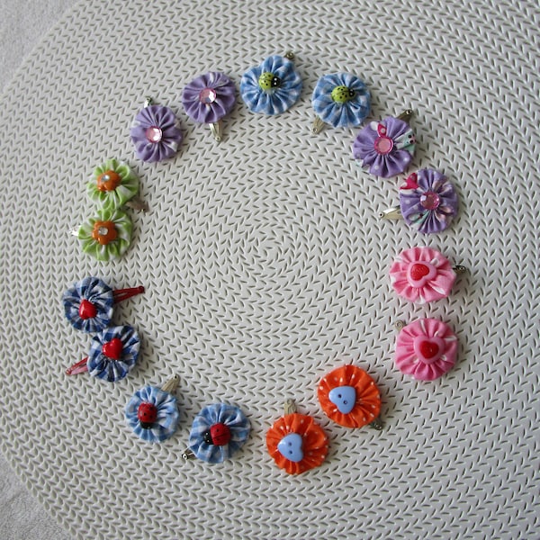 Pinces à cheveux fleurs en tissu avec un cabochon -02-