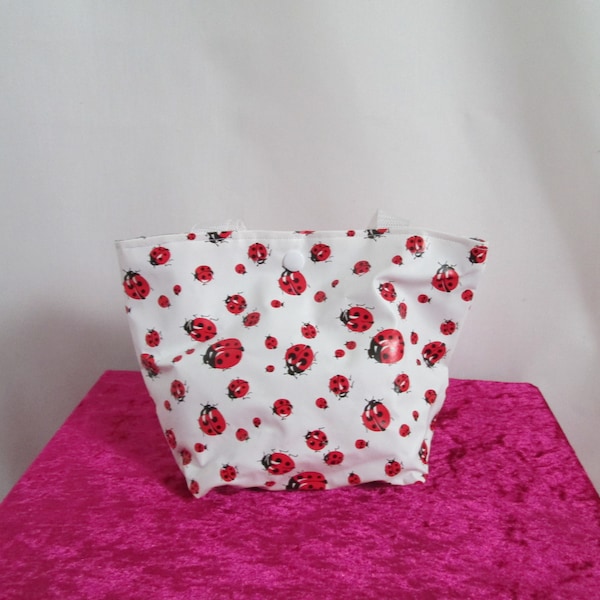 Mini sac  cabas  en toile cirée blanche avec des coccinelles rouges et noires