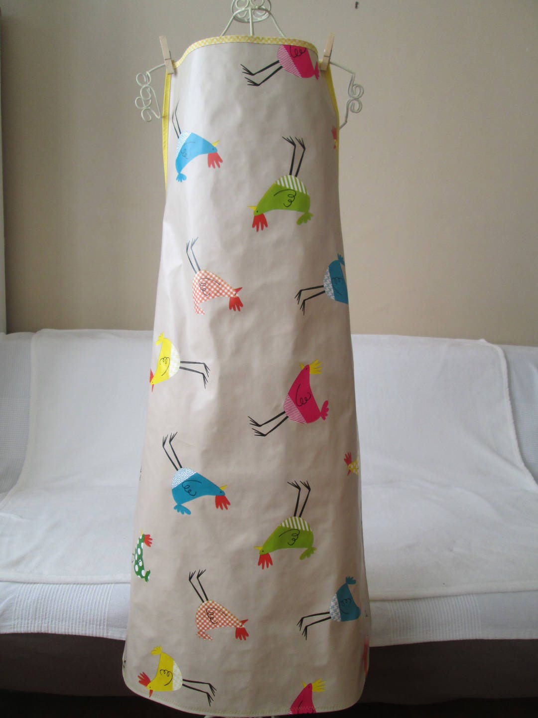 Tablier Homme en Toile Cirée avec Des Poules Multicolores