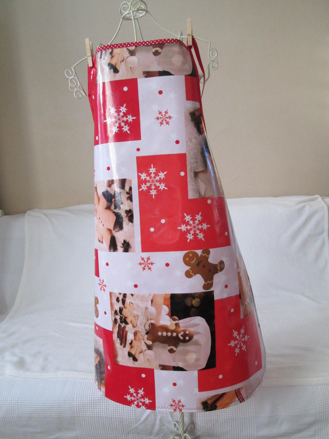 Tablier Femme en Toile Cirée avec Des Petits Bonhommes Pain d'épices