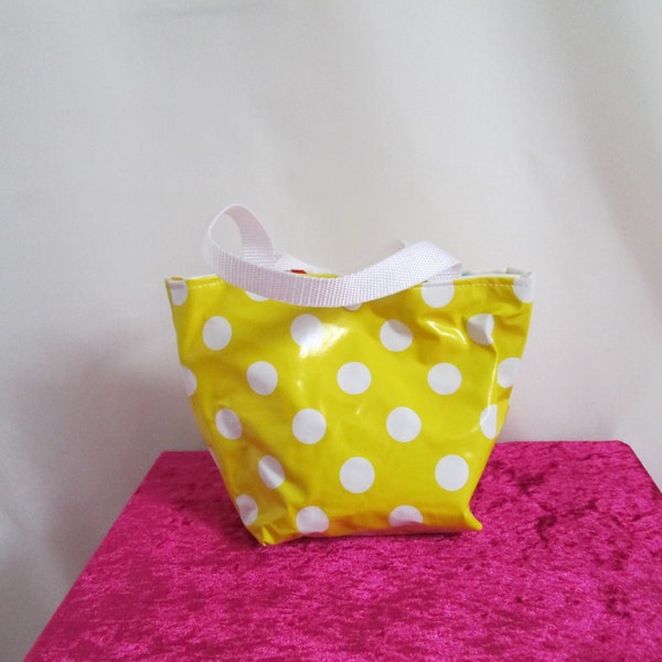 Mini sac  cabas  en toile cirée jaune à pois blancs