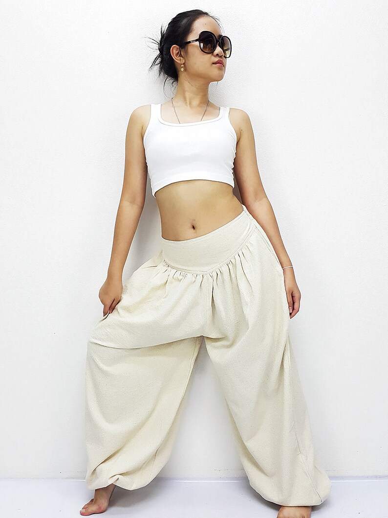 Gorgeous off white cotton pants unique design. It's a comfy trousers and have many color to choose !!