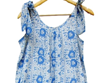 Blaues Maxikleid mit Siebdruck Blumenmuster aus Baumwolle - ärmelloses Boho Maxi - Sommerkleid mit U-Ausschnitt