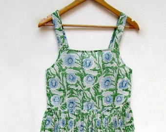 grünes Boho Maxikleid mit Blumenblock bedruckt - eckiger Ausschnitt mit gesmoktem Sommerkleid - ärmelloses langes Baumwollmaxi