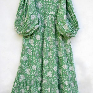 Robe longue longue en coton vert à imprimé floral robe longue à décolleté en V robe longue à manches 3/4 et boutons image 7