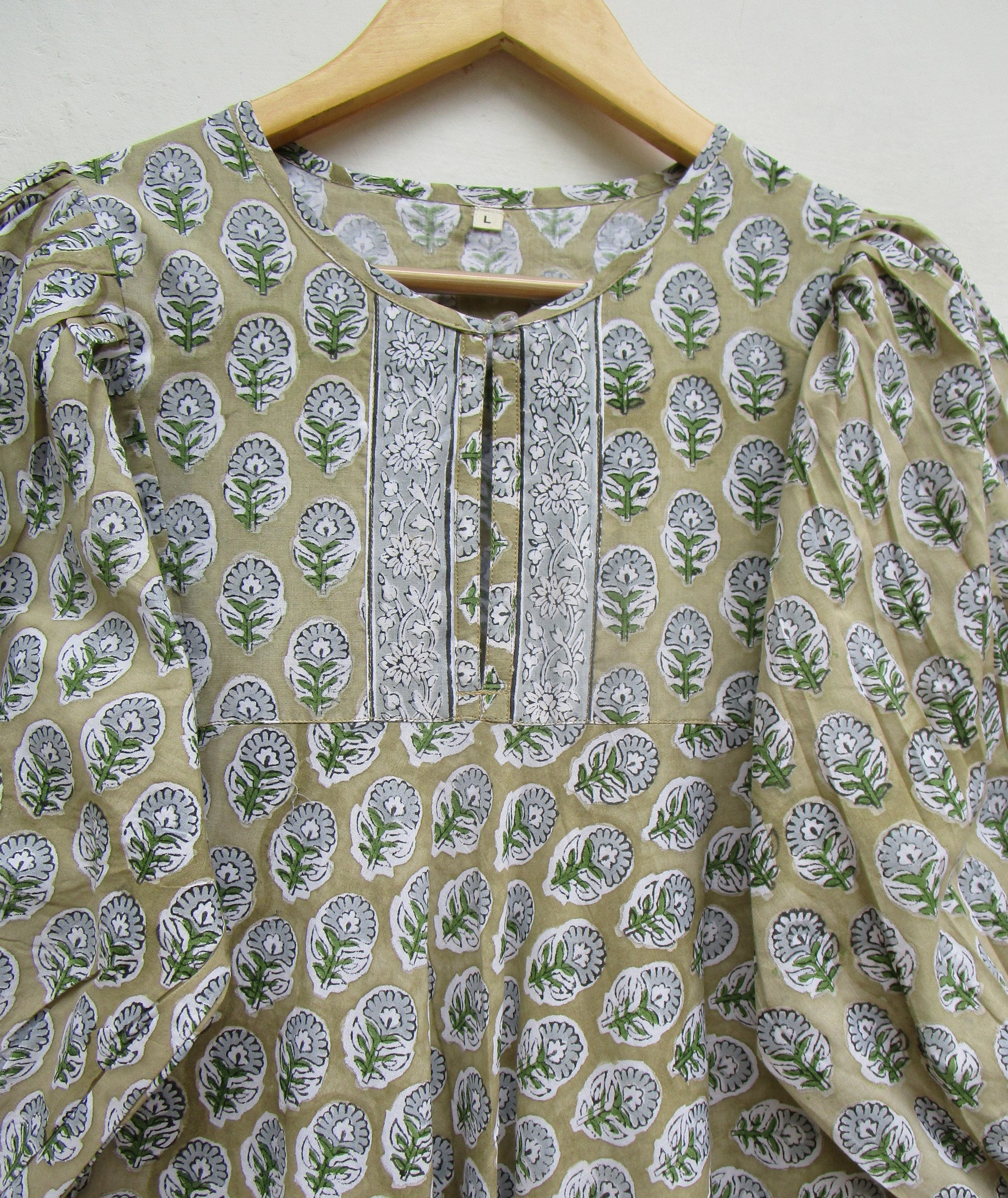 green and white maxi dress with sleeves Women's Under Swaying Palms Ivory & Green Tropical Flutter Maxi Dress | Size: S main image 0