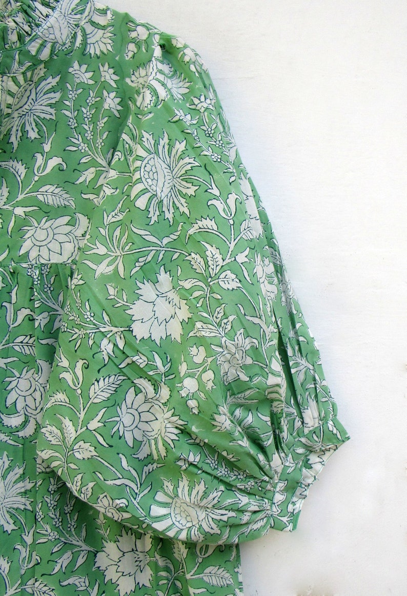 Robe longue longue en coton vert à imprimé floral robe longue à décolleté en V robe longue à manches 3/4 et boutons image 3