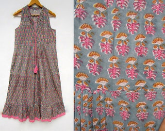 robe maxi à volants en coton imprimé de plantes épineuses - Décolleté Henley avec robe maxi de style bohème à pompon - robe maxi indienne sans manches