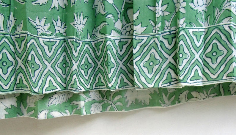 Robe longue longue en coton vert à imprimé floral robe longue à décolleté en V robe longue à manches 3/4 et boutons image 6