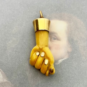 Antique 14K Gold Figa, Mid Century Bakelite Fist, Hand Pendant, 11950s Figa, Amulet, Charm, Figa Charm, Talisman, Evil Eye, Mano Figa