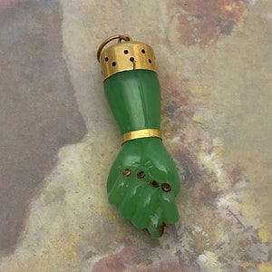 Vintage 18k Gold Green Resin Figa Pendant: Mano Fico Lucky Amulet