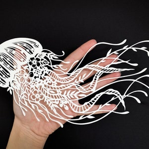 Modèle de découpe de papier de méduse florale PDF pour la découpe à la main et SVG pour les machines Silhouette Cameo ou Cricut