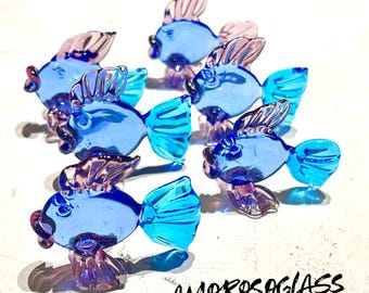 Pesciolino in vetro di Murano dai colorí  trasparenti.