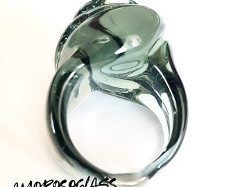 BOCCIOLO ring in transparent steel colored Murano glass.