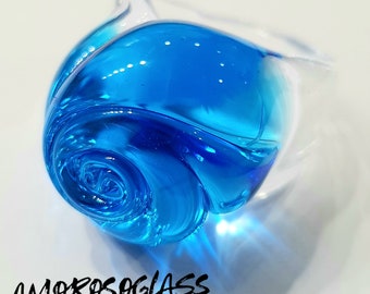 Anello BOCCIOLO in vetro di Murano colore acquamare con base anello in cristallo trasparente.