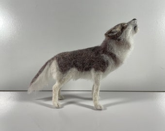 Howling wolf - Needlefelted sculpture