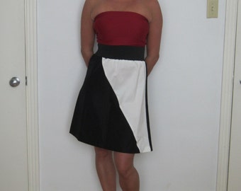 Falda estilo vintage de corte A, con bloques de color blanco y negro, de tela reciclada