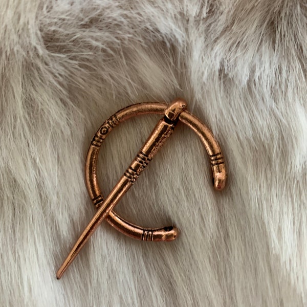 Penannular style cloak pin brooch closure, style 2