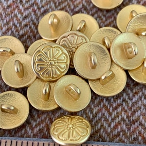 Gold color curlicue metal shank 12mm buttons, set of 10