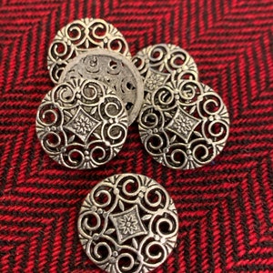 20mm silver colored flat pierced renaissance steampunk metal shank button, set of 10