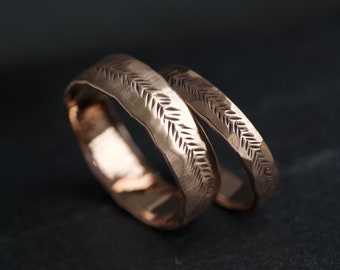 Single Band or SET of 2 ROSE Gold Rustic Band Rings. Rustic Organic Alternative Unique Textured Hammered Feather Rebel Gold Wedding Band