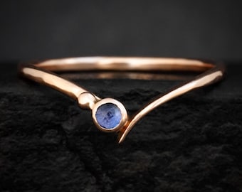 Asymmetrical Blue Sapphire Wave Ring. Rustic Solid Silver or Gold Natural Round Sapphire Alternative Wedding Nesting Stacking Band
