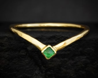 Square Emerald Wedding Wave Band. Rustic Solid Silver or Gold Natural Princess Cut Emerald Alternative Bridal Stacking Everyday Ring
