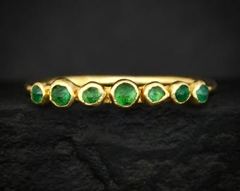 Gold Emerald Bubble Band. Rustic Solid Silver or Gold Round Cut Bezel Set Vivid Green Emerald Alternative Wedding Stacking Everyday Ring