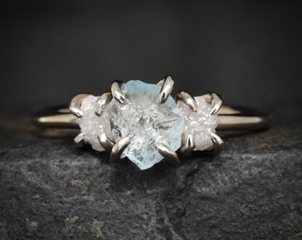Raw Aquamarine and Diamond 3 Stone Engagement Ring. Alternative Rustic Unique 3 Stone Raw Rough Uncut White Diamond and Blue Aquamarine Ring