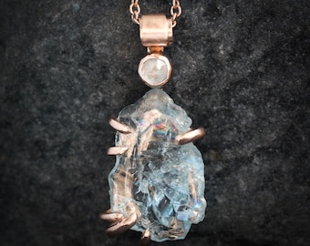 Collar de aguamarina en bruto con cristales y diamantes. Collar de aguamarina en bruto. Regalo con la piedra natal de marzo. Collar de aguamarina único. Regalo para ella.