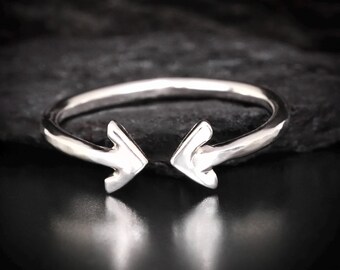 Silver Arrow Midi Knuckle Ring. Adjustable Size Rustic Organic Alternative Unique Hammered Textured Arrow Ring